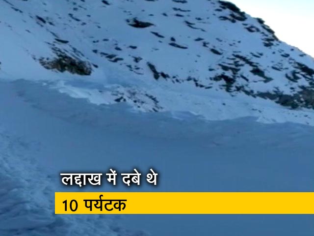 बर्फीले तूफान में फंसने से तीन की मौत