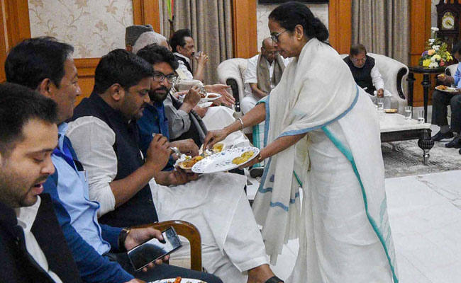 Mamata Banerjee Played Perfect Host At Opposition Meet. Pics Are Proof