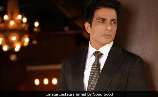 सोनू सूद ने स्वास्थ्यकर्मियों के लिए खोला अपना जूहू स्थित होटल, बोले- यह मेरे लिए सम्मान की बात होगी अगर मैं... सोनू सूद ने स्वास्थ्यकर्मियों के लिए खोला अपना जूहू स्थित होटल, बोले- यह मेरे लिए सम्मान की बात होगी अगर मैं...