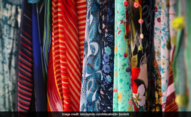 6 Trendy Printed <i>Sarees</i> At Different Price Points