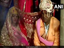 शादी में घुसकर शख्स ने चलाई दुल्हन पर गोली, दूल्हा देखकर हुआ हैरान, बोला- कौन था ये शख्स? शादी में घुसकर शख्स ने चलाई दुल्हन पर गोली, दूल्हा देखकर हुआ हैरान, बोला- कौन था ये शख्स?
