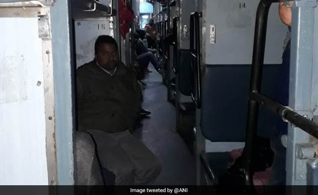 Robbers Loot Delhi-Bhagalpur Express, Use Alarm Chain To Stop Train