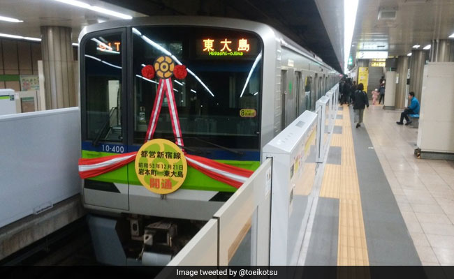 Early Birds Get Free Food In Tokyo Metro&rsquo;s Effort To Ease Rush-Hour Crowding