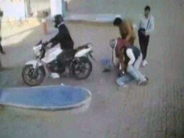 On CCTV, Purse-Snatchers Caught In UP After Bike Runs Out Of Petrol On CCTV, Purse-Snatchers Caught In UP After Bike Runs Out Of Petrol