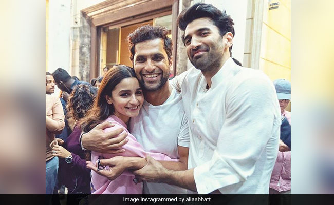 Alia Bhatt Wraps Shooting For <I>Kalank</I>, Shares Pic With Aditya Roy Kapur And Director Abhishek Varman