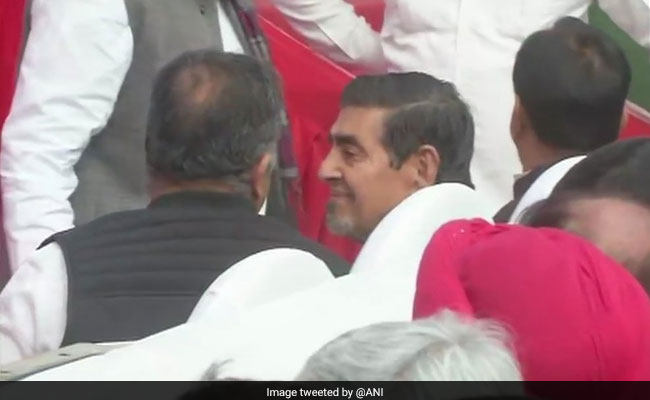 टॉप 5 न्यूजः एनएसए अजित डोभाल के बेटे पर 'कैरवां' का बड़ा खुलासा, शीला दीक्षित की ताजपोशी में  जगदीश टाइटलर पर विवाद