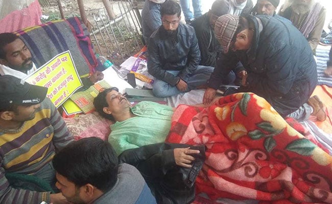 काशी मांगे सम्पूर्ण AIIMS: बारिश में भी हौसला बुलंद, सरकार बेपरवाह