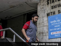 चुनावी बॉन्ड मामले में SC ने SBI को लगाई फटकार, आदेश का पालन न करने पर कार्रवाई की चेतावनी चुनावी बॉन्ड मामले में SC ने SBI को लगाई फटकार, आदेश का पालन न करने पर कार्रवाई की चेतावनी