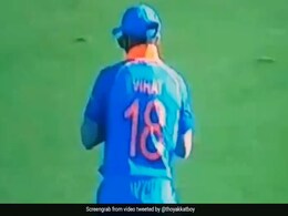 IND vs NZ 3rd ODI: 'लड्डू' कैच छोड़ने के बाद Virat Kohli ने किया ऐसा, वायरल हुआ VIDEO IND vs NZ 3rd ODI: 'लड्डू' कैच छोड़ने के बाद Virat Kohli ने किया ऐसा, वायरल हुआ VIDEO