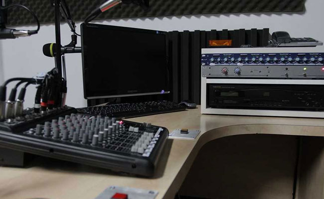 Private FM Channels Allowed To Broadcast All India Radio News Till May 31