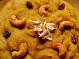नवरात्र के पहले दिन मां को लगाएं आटे के हलवे का भोग, जानें रेसिपी नवरात्र के पहले दिन मां को लगाएं आटे के हलवे का भोग, जानें रेसिपी