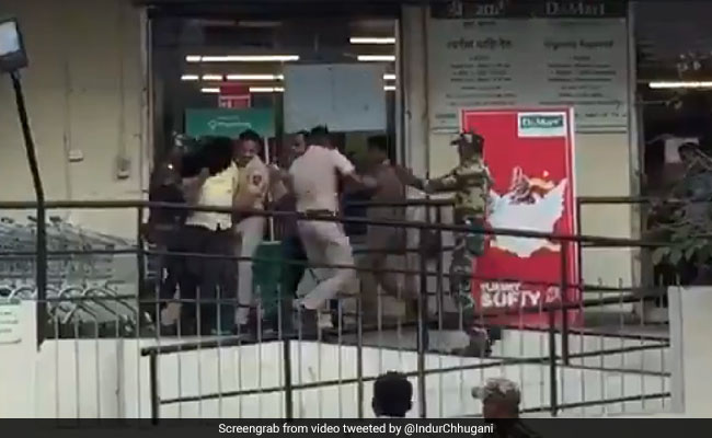 Pulwama Attack के बाद मुंबई पुलिस ने की मॉक ड्रिल, तो पब्लिक भी हो गई कन्फ्यूज, VIDEO VIRAL