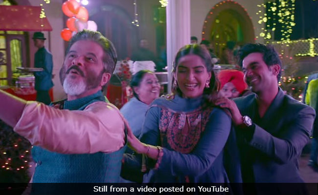 <i>Ek Ladki Ko Dekha Toh Aisa Laga</i> Movie Review: Sonam, Anil Kapoor's Film Is A Whiff Of Fresh Air With Daring Vision And Entertainment