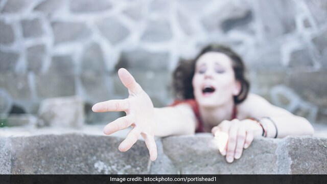Here is how you can avoid getting hurt in case of fear of falling