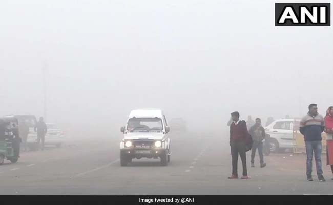 Delhi Weather: दिल्ली-NCR में बदला मौसम का मिजाज, कई इलाकों में धूल भरी आंधी
