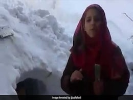 कश्मीर की इस बच्ची ने कैमरे के सामने की ऐसी रिपोर्टिंग, जीत लिया सभी का दिल, देखें VIDEO कश्मीर की इस बच्ची ने कैमरे के सामने की ऐसी रिपोर्टिंग, जीत लिया सभी का दिल, देखें VIDEO