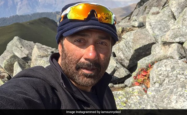 Sunny Deol Asked To Co-Star In Amitabh Bachchan's <I>Aankhen 2</I> Sunny Deol Asked To Co-Star In Amitabh Bachchan's <I>Aankhen 2</I>