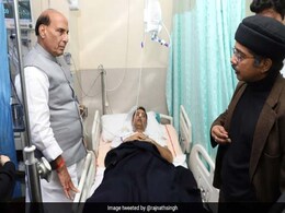 Rajnath Singh Visits Cop Injured In Jammu And Kashmir Pulwama Encounter Rajnath Singh Visits Cop Injured In Jammu And Kashmir Pulwama Encounter