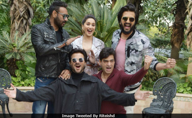 Stop Guessing What Ajay Devgn's Saying In This Pic - He Reveals <i>Total Dhamaal</i> Answer