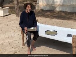 धर्मेंद्र खाट पर बैठकर यूं सुखा रहे मेथी, बोले- 'अब बनाऊंगा पराठे और मक्खन लगाकर...'- देखें Video धर्मेंद्र खाट पर बैठकर यूं सुखा रहे मेथी, बोले- 'अब बनाऊंगा पराठे और मक्खन लगाकर...'- देखें Video