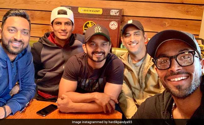 Hardik Pandya ने किया एमएस धोनी के साथ लंच, लोगों ने किया ट्रोल, बोले- कॉफी थी क्या वहां?