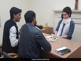 कांग्रेस महासचिव का पद संभालते ही गूंज उठा नारा: 'प्रियंका गांधी आई हैं, नयी रोशनी लाई हैं' कांग्रेस महासचिव का पद संभालते ही गूंज उठा नारा: 'प्रियंका गांधी आई हैं, नयी रोशनी लाई हैं'