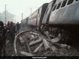 सीमांचल एक्सप्रेस हादसा: 'जोरदार धमाका हुआ और मैं सीट से गिर गया' घायलों ने बताया कैसा था मंजर सीमांचल एक्सप्रेस हादसा: 'जोरदार धमाका हुआ और मैं सीट से गिर गया' घायलों ने बताया कैसा था मंजर