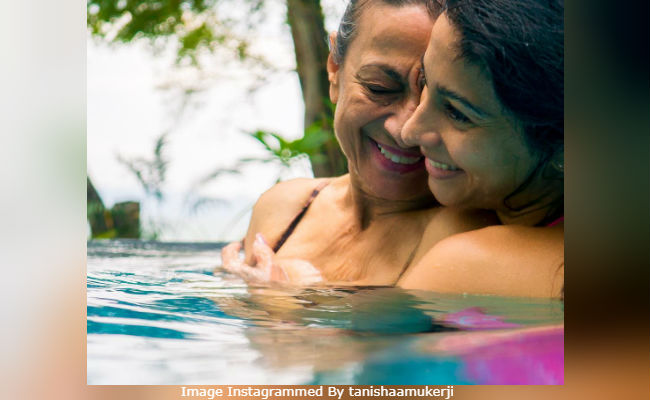 How Lovely Is This Pic Of Actress Tanuja With Daughter Tanishaa?