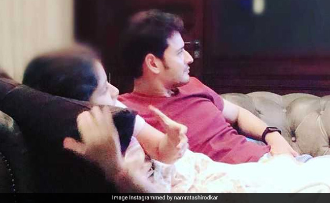 The Internet Loves This Pic Of Mahesh Babu And Daughter Sitara 'Chilling' Together