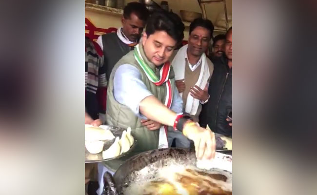 Don't Like <i>Pakoda</i>? Jyotiraditya Scindia's <i>Samosa</i> Dig At Jobs Report