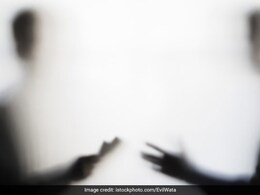 रिश्वत लेने पर डाक सहायक को CBI कोर्ट ने सुनाई कठोर सजा, 6000 रुपये घूस लेते समय हुई थी गिरफ्तारी रिश्वत लेने पर डाक सहायक को CBI कोर्ट ने सुनाई कठोर सजा, 6000 रुपये घूस लेते समय हुई थी गिरफ्तारी