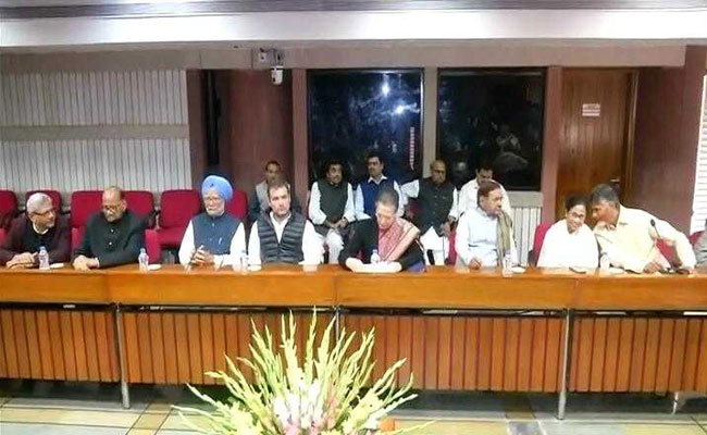 विपक्षी दलों की बैठक: सभी पार्टियों ने भारतीय वायुसेना की कार्रवाई की तारीफ की, कहा- शहादत पर राजनीति कर रही है बीजेपी