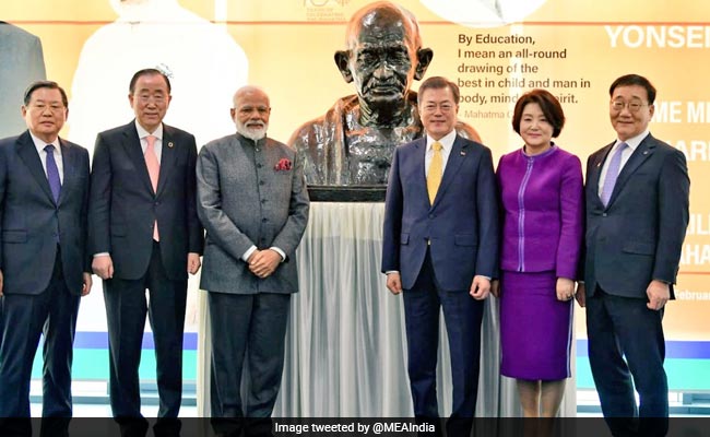 PM Modi Pays Tribute To Mahatma Gandhi, Talks Of Today's Challenges