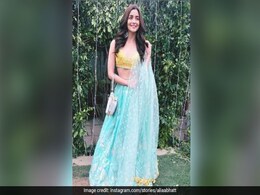 Bridesmaid Alia Bhatt Adds Glitter And Sparkle To Her Friend's Wedding. See Pics Bridesmaid Alia Bhatt Adds Glitter And Sparkle To Her Friend's Wedding. See Pics