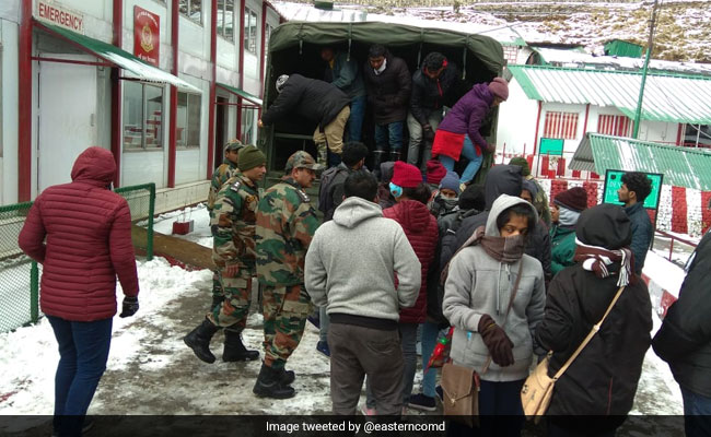 Army Rescues Over 300 Stranded Tourists From Sikkim's Changgu