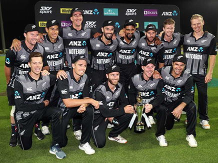 New Zealand Survive Indias Late Onslaught To Clinch T20I Series 2-1
