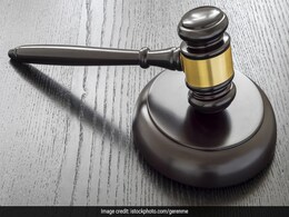 हाईकोर्ट ने Bail देने के लिए रखी शर्त, कहा - पुलवामा शहीदों के परिवारों को दो 1 लाख रुपये हाईकोर्ट ने Bail देने के लिए रखी शर्त, कहा - पुलवामा शहीदों के परिवारों को दो 1 लाख रुपये