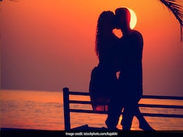 International Kissing Day 2021: यंग दिखने से वज़न कम करने तक, Kiss करने से होते हैं ये 5 बड़े फायदे! International Kissing Day 2021: यंग दिखने से वज़न कम करने तक, Kiss करने से होते हैं ये 5 बड़े फायदे!