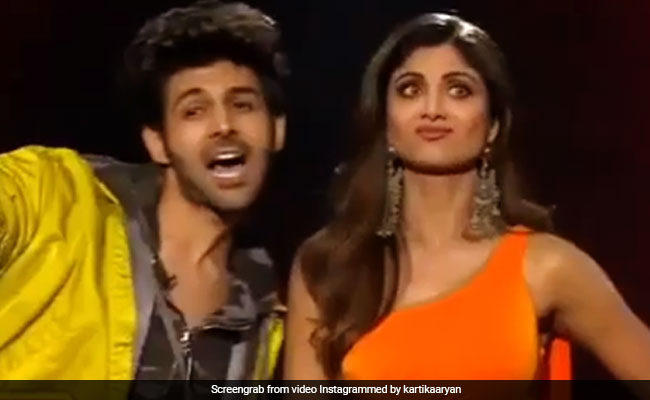Kartik Aaryan Reminds Shilpa Shetty Of 'Younger Akshay Kumar.' Her Words