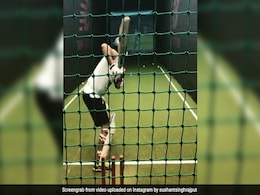 MS Dhoni की तरह चौके-छक्के लगाते नजर आया यह बॉलीवुड एक्टर, बार-बार देखा जा रहा है Video MS Dhoni की तरह चौके-छक्के लगाते नजर आया यह बॉलीवुड एक्टर, बार-बार देखा जा रहा है Video