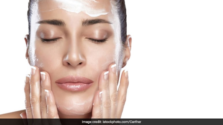 Oily Skin In Winter Doesn't Mean Ditching The Moisturiser; Other Mistakes To Avoid