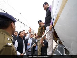 "Don't Touch Me," Akhilesh Yadav, Stopped At Airport, Tells Official "Don't Touch Me," Akhilesh Yadav, Stopped At Airport, Tells Official