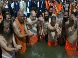 Video: अमित शाह पहुंचे प्रयागराज के कुंभ मेले में, CM योगी और साधुओं संग लगाई संगम में डुबकी Video: अमित शाह पहुंचे प्रयागराज के कुंभ मेले में, CM योगी और साधुओं संग लगाई संगम में डुबकी