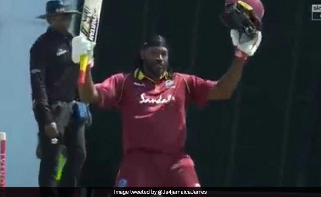 क्रिस गेल ने मचाया 'आतंक', 12 छक्के जड़कर तोड़े कई रिकॉर्ड, वायरल हुआ VIDEO