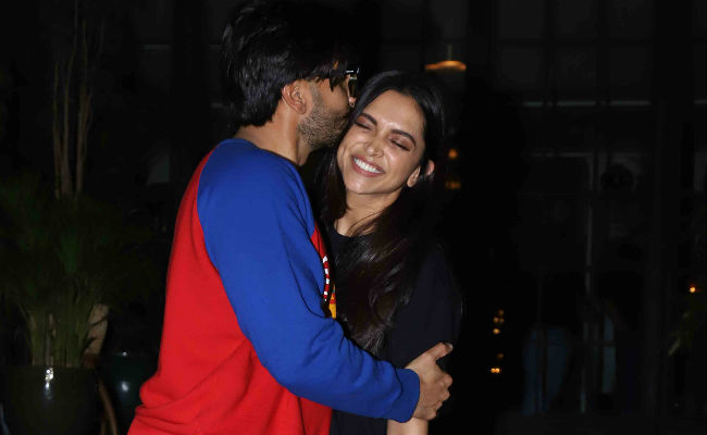 Deepika Padukone's Valentine's Day Plan Includes Ranveer Singh's <i>Gully Boy</i>