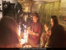 बिपाशा बसु ने यूं मनाया पति करन सिंह ग्रोवर का बर्थडे, इंटरनेट पर वायरल हुआ Video बिपाशा बसु ने यूं मनाया पति करन सिंह ग्रोवर का बर्थडे, इंटरनेट पर वायरल हुआ Video