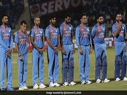 Ind vs Aus: 2 मिनट के मौन के दौरान चिल्लाने लगे फैन्स, विराट कोहली ने दिखाई उंगली और... देखें VIDEO Ind vs Aus: 2 मिनट के मौन के दौरान चिल्लाने लगे फैन्स, विराट कोहली ने दिखाई उंगली और... देखें VIDEO