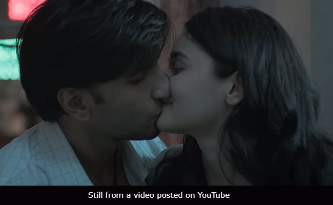 <i>Gully Boy</i>: Ranveer Singh And Alia Bhatt's Kissing Scene Reportedly Altered. Because, Censor Board