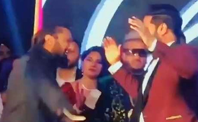 यो यो हनी सिंह ने दोस्त की शादी में किया डांस तो खूब उड़े नोट, Video ने मचाया गरदा