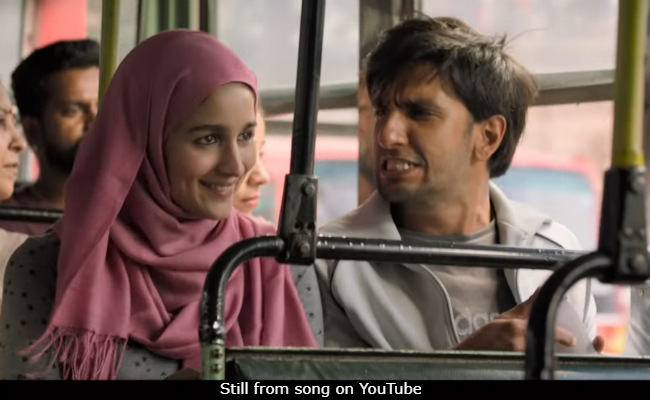 <I>Gully Boy</i> Box Office Collection Day 1: Valentine Love For Ranveer Singh, Alia Bhatt's Film With 18 Plus Crore